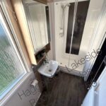 Badger Lakes 71 - Shower Room